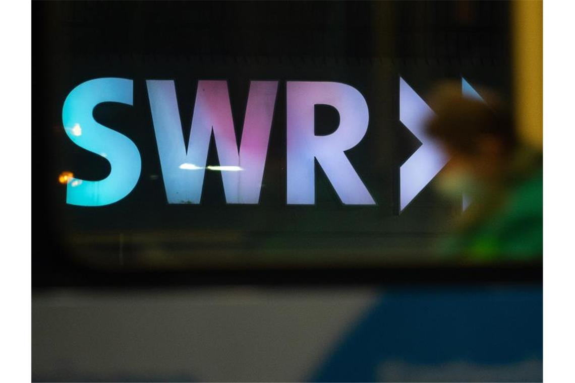 CDU-Stadtrat greift in Live-Schalte ein - SWR protestiert Das Logo des Südwestrundfunks (SWR). Foto: Sebastian Gollnow/dpa