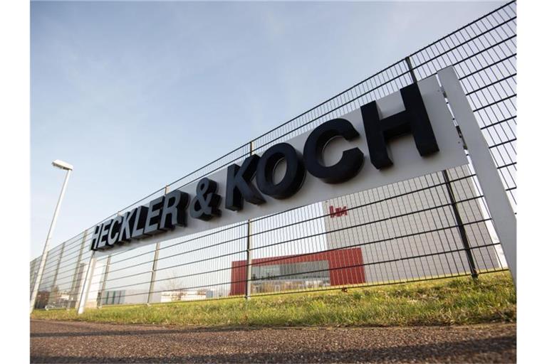 Das Logo des Waffenherstellers Heckler & Koch. Foto: Marijan Murat/dpa/Archivbild