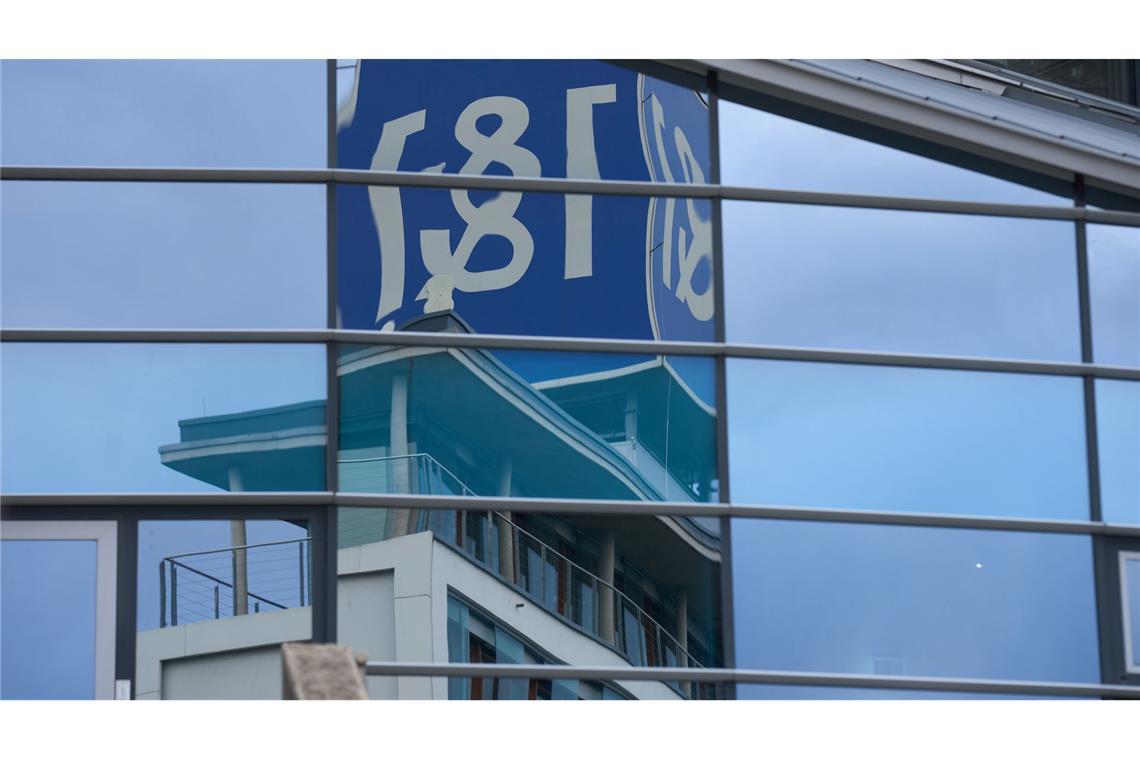 Das Logo vom 1&1 an der Firmenzentrale in Montabaur im Westerwald.