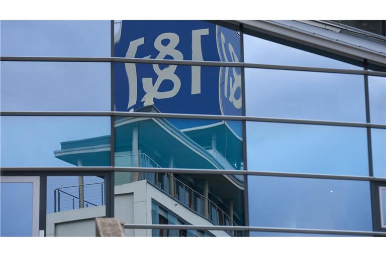 Das Logo vom 1&1 an der Firmenzentrale in Montabaur im Westerwald.