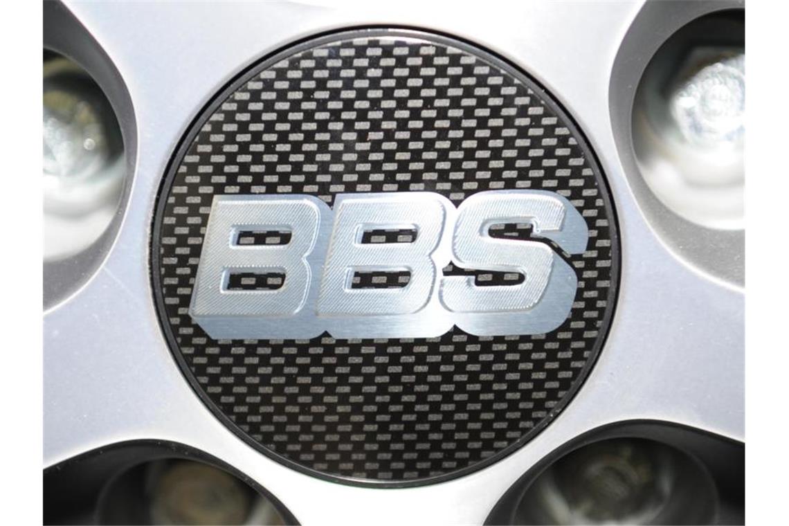 Das Logo von BBS ist auf einer Felge zu sehen. Foto: picture alliance / dpa/Symbolbild