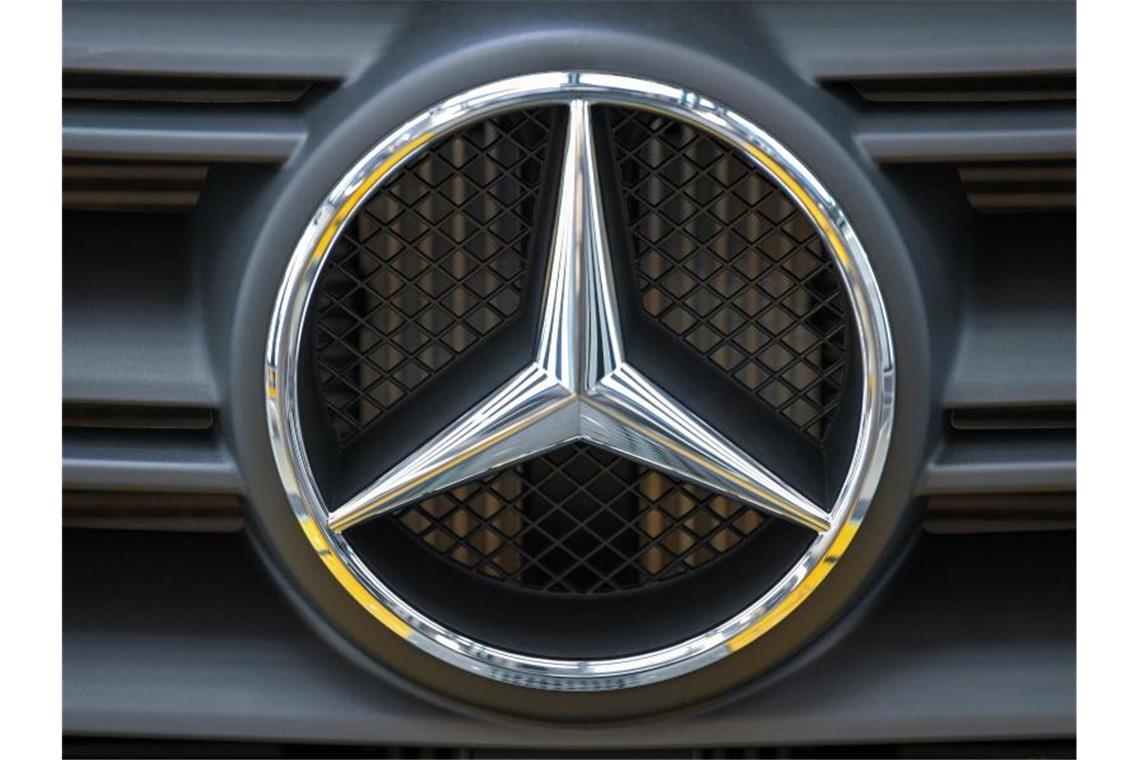 Mercedes-Benz ruft mehr als 342 000 Autos in USA zurück Das Logo von Mercedes Benz. Foto: Patrick Pleul/dpa-Zentralbild/ZB/Archivbild