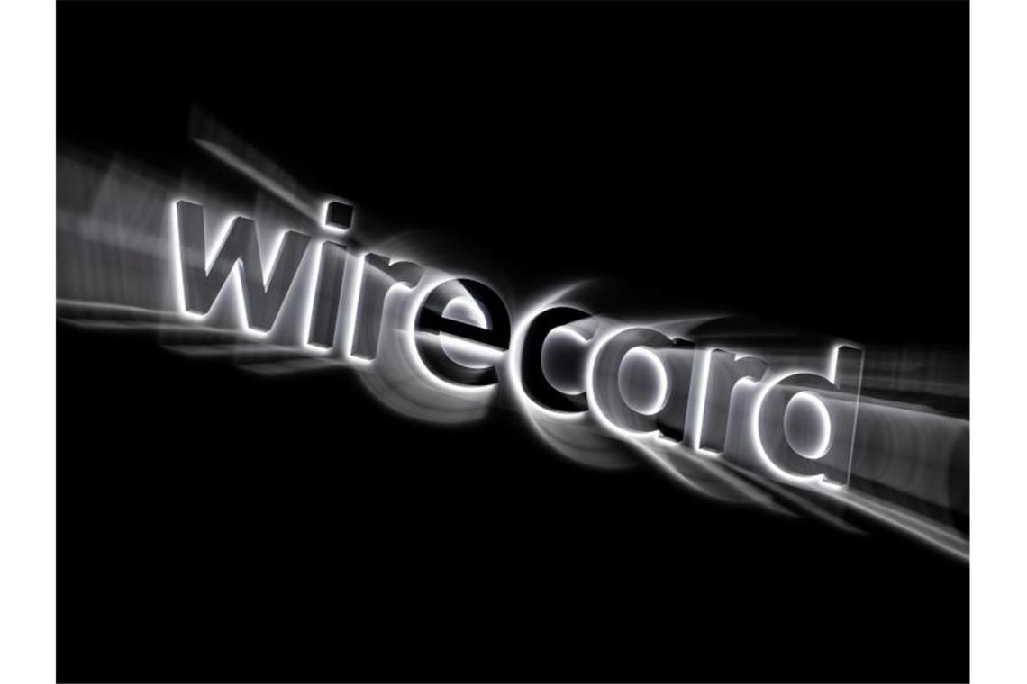 Das Logo von Wirecard hängt an der Fassade des Firmensitzes ins Aschheim. Foto: Peter Kneffel/dpa/Symbolbild