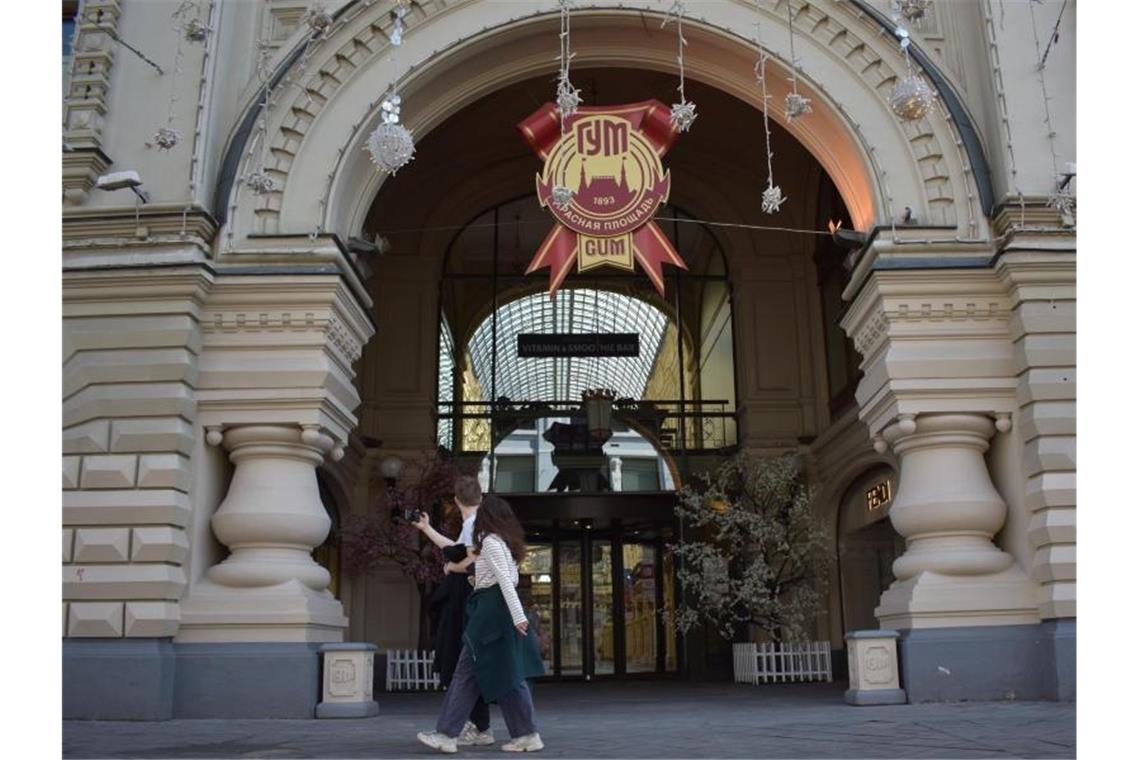 Das Luxuskaufhaus GUM in Moskau ist wegen der Corona-Pandemie geschlossen. Foto: Christian Thiele/dpa