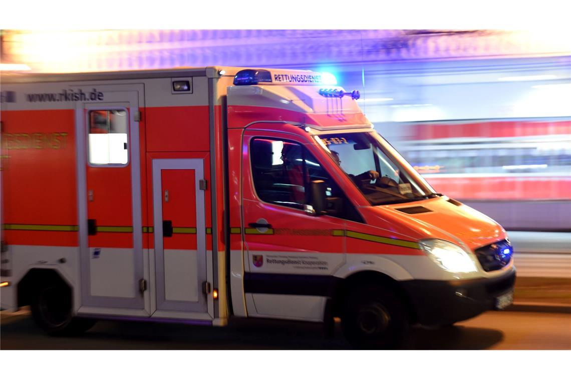 Das Mädchen wurde an einem Kreisverkehr überrollt. (Symbolbild)