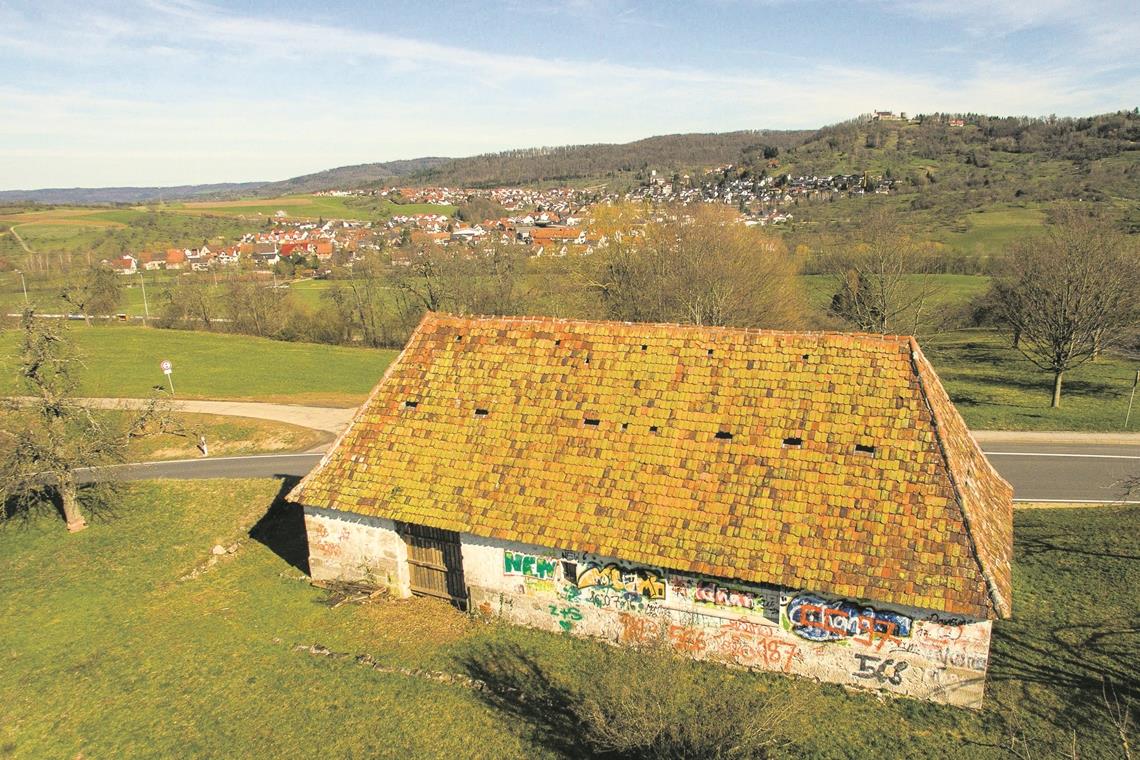In den Startlöchern Das markante Bauwerk der alten Kelter oberhalb von Bruch bildet gleischsam das Tor zum Weissacher Tal. Fotos: A. Becher/J. Fiedler