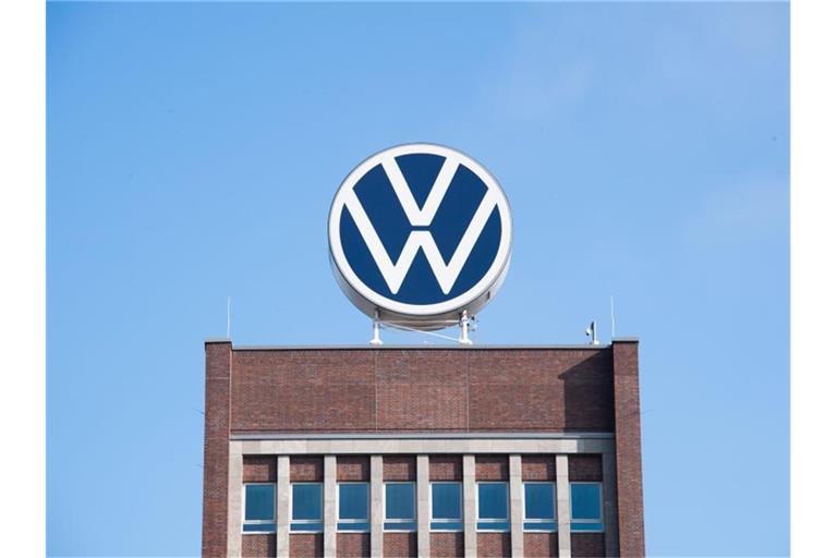 Das Markenhochhaus von Volkswagen auf dem Gelände des Autokonzerns in Wolfsburg. Foto: Julian Stratenschulte/dpa/Symbolbild