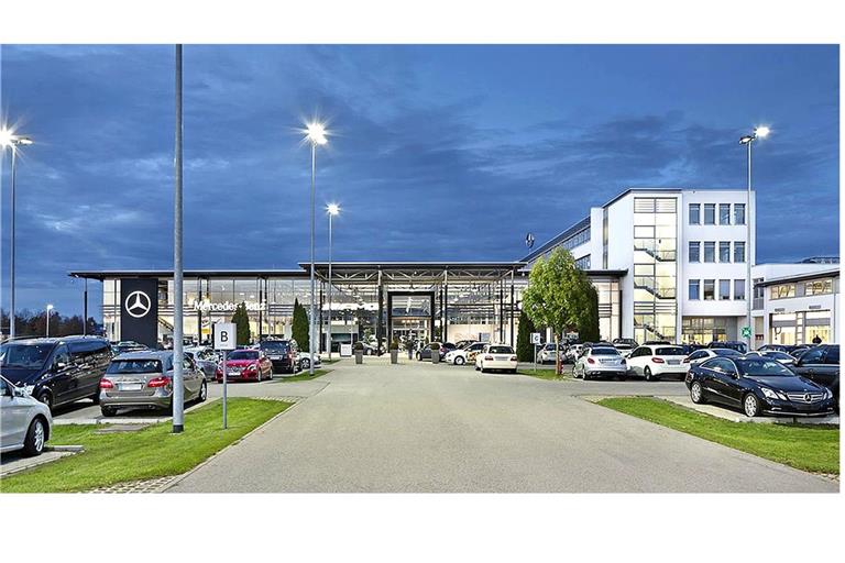 Das Mercedes-Autohaus in Neu-Ulm wechselt als erstes den Besitzer.