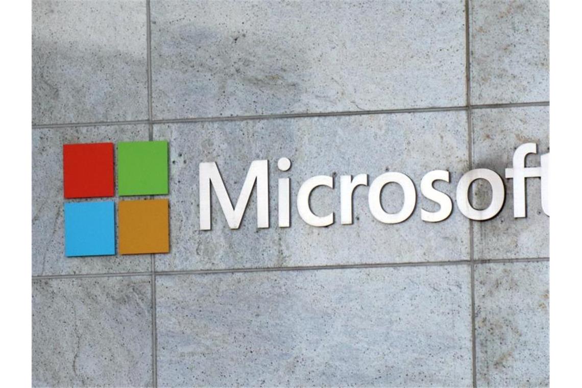 Cloud-Geschäft sorgt für Wachstumsschub bei Microsoft Das Microsoft-Logo ist am Firmengebäude in Bellevue zu sehen. Microsoft hat im vergangenen Quartal vor allem dank eines starken Cloud-Geschäfts deutlich die Erwartungen übertroffen. Foto: Toby Scott/SOPA Images via ZUMA Wire/dpa