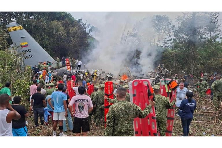 Das Militärflugzeug mit zahlreichen Soldaten an Bord stürzte kurz nach dem Start ab.