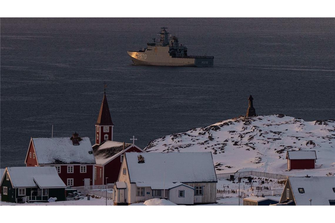 Das Militärschiff HDMS Knud Rasmussen der Königlich Dänischen Marine patrouilliert in der Nähe von Nuuk. (Archivbild) (zu dpa: «Rasmussen: Grönland-Deal beendet «hoffentlich» Unsicherheit»)