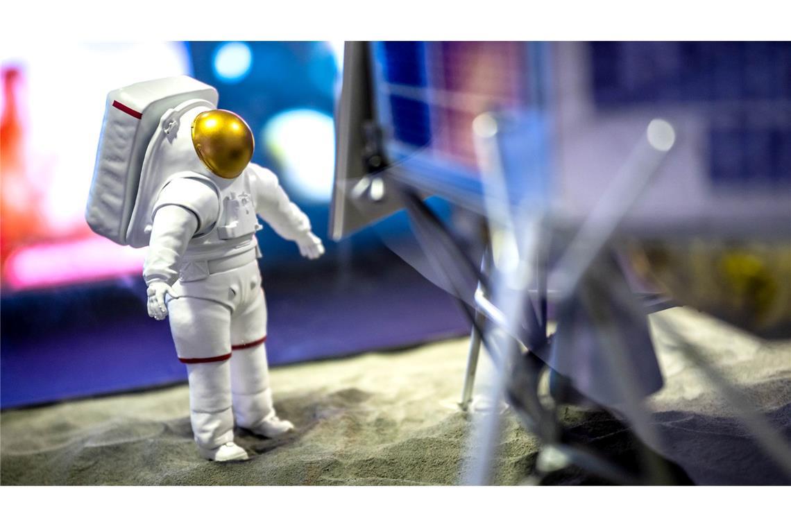 Das Model eines Astronauten in den Veranstaltungsräumen am Vorabend der Esa-Ministerratstagung.