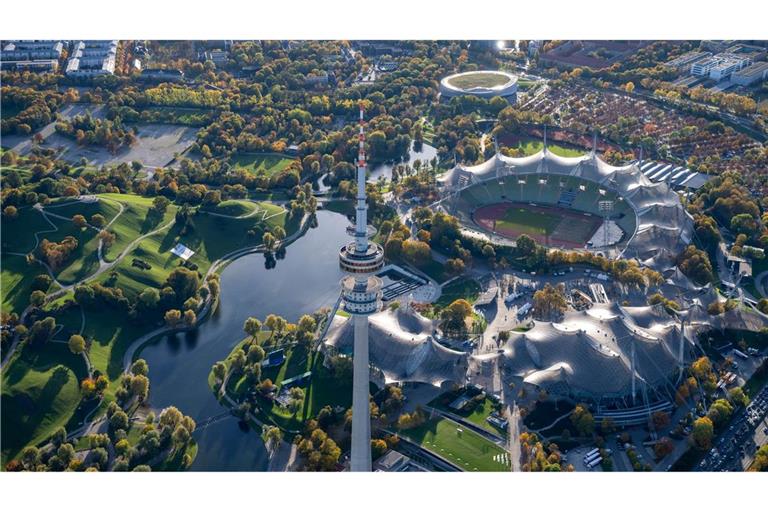 Das Münchner Olympiastadion aus der Luft.