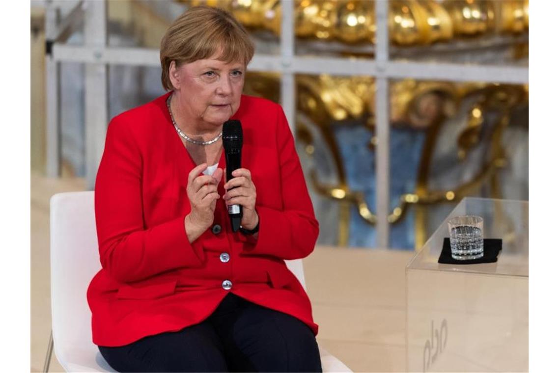 „Das müssen wir lernen“: Bundeskanzlerin Angela Merkel während der Konferenz "Morals & Machines" in der Frauenkirche in Dresden. Foto: Robert Michael