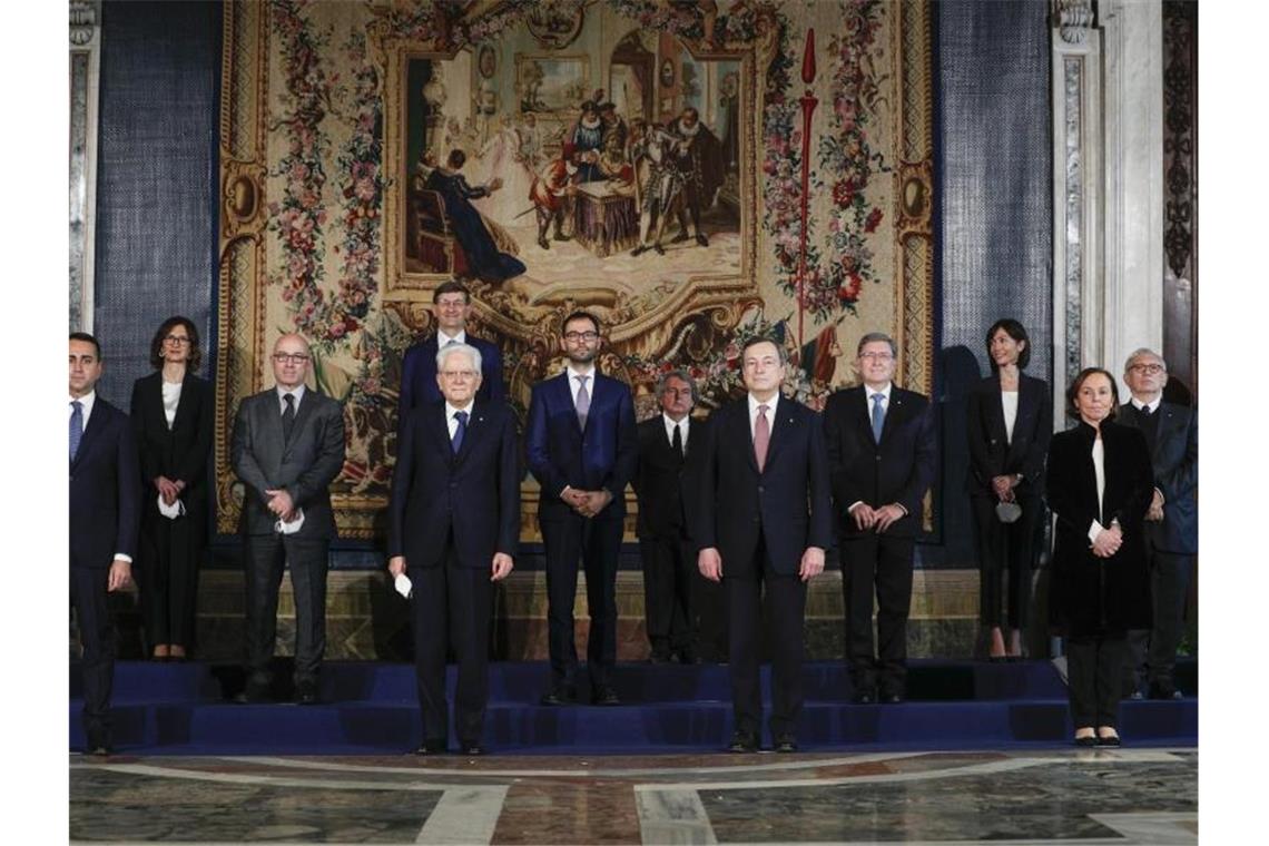 Draghi übernimmt die Macht in Rom Das neue Kabinett von italiens Ministerpräsident Mario Draghi setzt sich aus Politikern von linken wie rechten Parteien und aus Experten zusammen. Foto: Guglielmo Mangiapane/Pool Reuters/AP/dpa