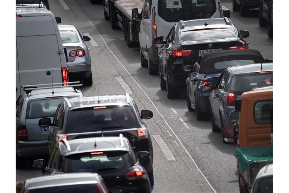 Plan für neues Auto-Label ohne Effizienzklassen Das neue Label ohne Effizienzklassen soll voraussichtlich im September vom Bundeskabinett verabschiedet werden. Foto: Sebastian Gollnow/dpa