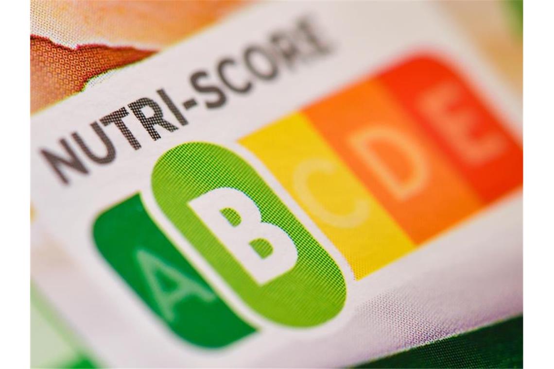 Das neue Lebensmittel-Logo Nutri-Score soll als Hilfe für den Kauf gesünderer Produkte im Supermarkt dienen. Foto: Patrick Pleul/dpa-Zentralbild/dpa/Archivbild