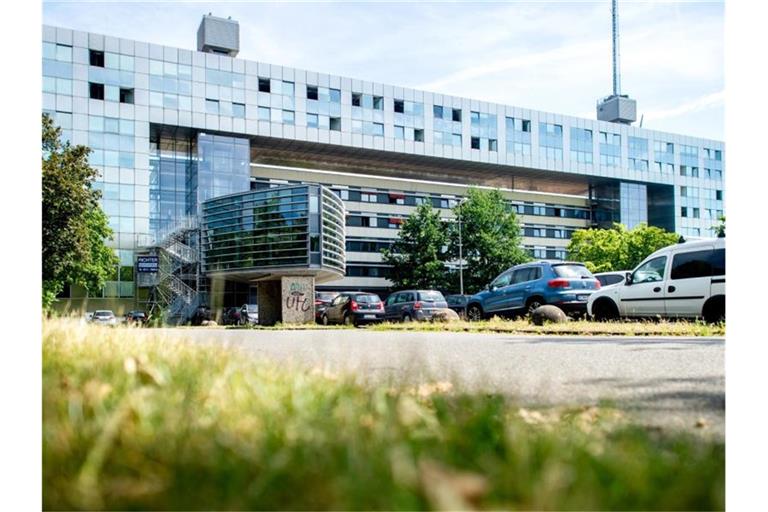 Das niedersächsische Landeskriminalamt in Hannover: Bei einem Einbruch in das Auto eines LKA-Beamten wurden Akten mit Daten von V-Leuten gestohlen. Foto: Hauke-Christian Dittrich
