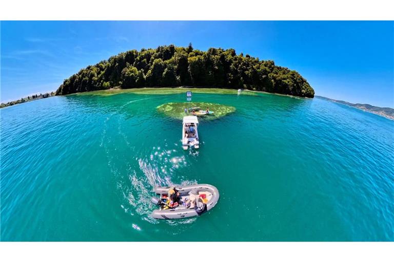 Das Niedrigwasser hat den Teufelstisch vor der Marienschlucht am Bodensee zum Anlaufpunkt für Freizeitkapitäne werden lassen.