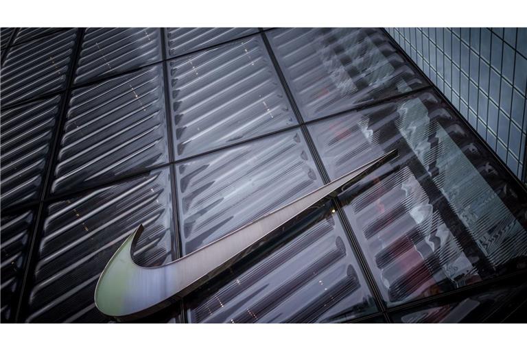 Das Nike-Geschäft erholt sich - doch die Belastung durch die US-Zölle wird größer. (Archivbild)