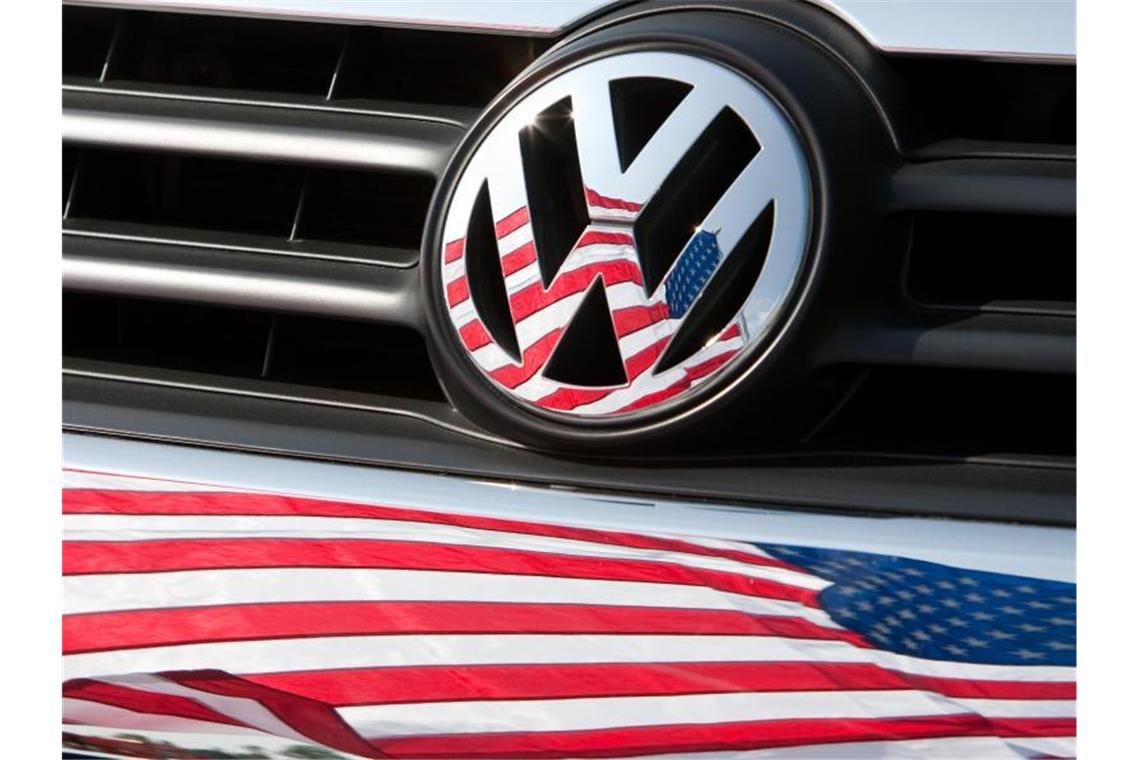 VW will nach „Dieselgate“-Schlappe vor Oberstes US-Gericht Das Oberste Gericht von Ohio entschied, dass der Bundesstaat Sanktionen wegen systematischer Abgasmanipulation gegen den Autobauer verfolgen kann. Auch wenn sie über die auf US-Bundesebene vereinbarten Strafen hinausgehen. Foto: picture alliance / Friso Gentsch/dpa