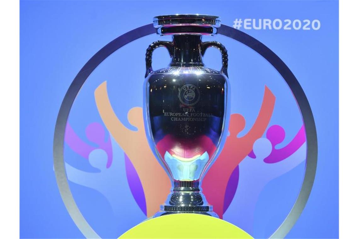 Das Objekt der Begierde: Die EM-Trophäe. Foto: Harold Cunningham/UEFA via Getty Images/dpa