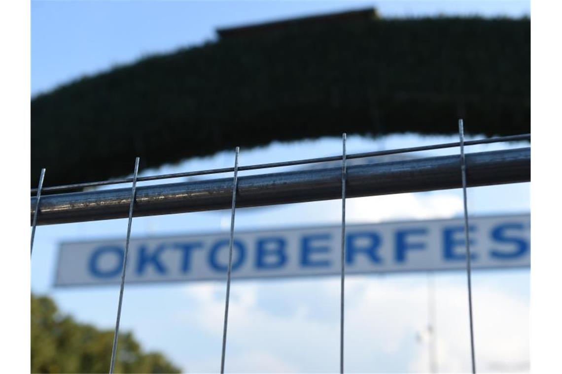 Das Oktoberfest in München fällt wegen der Covid-19-Pandemie in diesem Jahr zum zweiten Mal aus. Foto: Felix Hörhager/dpa