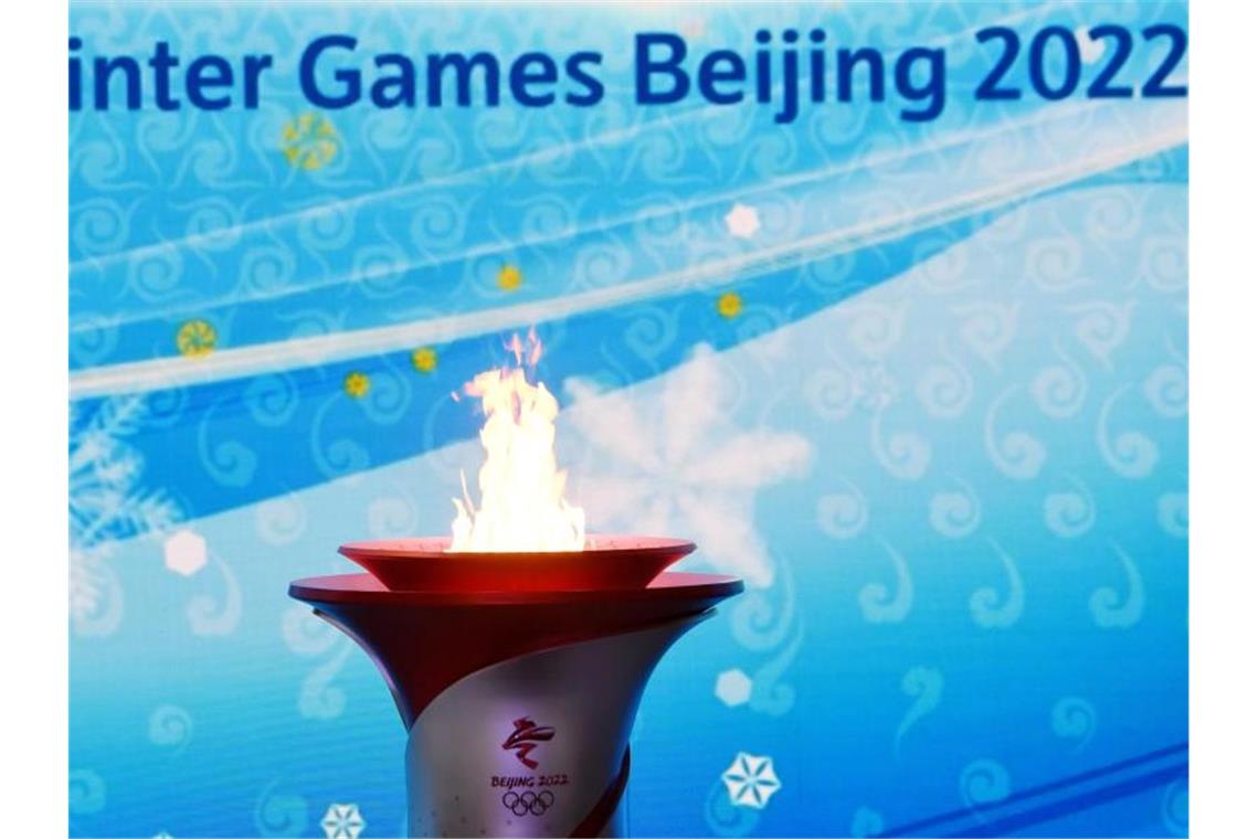 Das Olympische Feuer brennt in Peking. Foto: Zhang Chenlin/XinHua/dpa