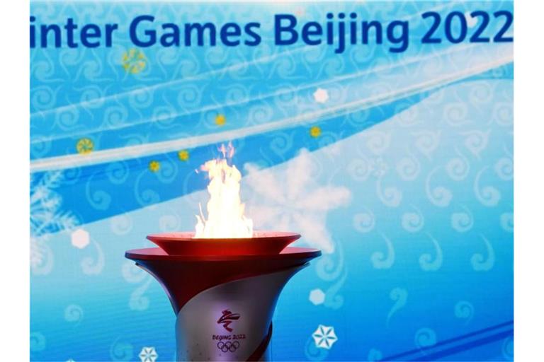 Das Olympische Feuer brennt in Peking. Foto: Zhang Chenlin/XinHua/dpa