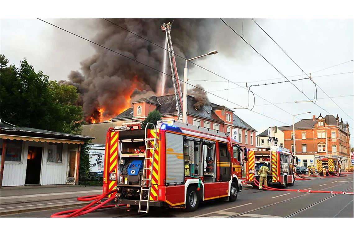 Ehemalige Staatsoperette in Dresden in Flammen Das Operettenhaus in Dresden ist in Brand geraten.