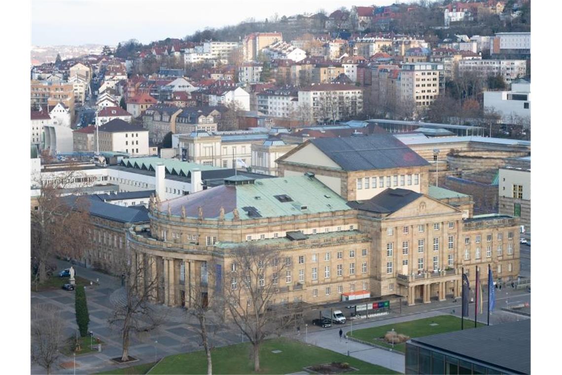Schoner bleibt Intendant der Staatsoper Das Opernhaus Stuttgart aus der Vogelperspektive fotografiert. Foto: Bernd Weißbrod/dpa/Archivbild