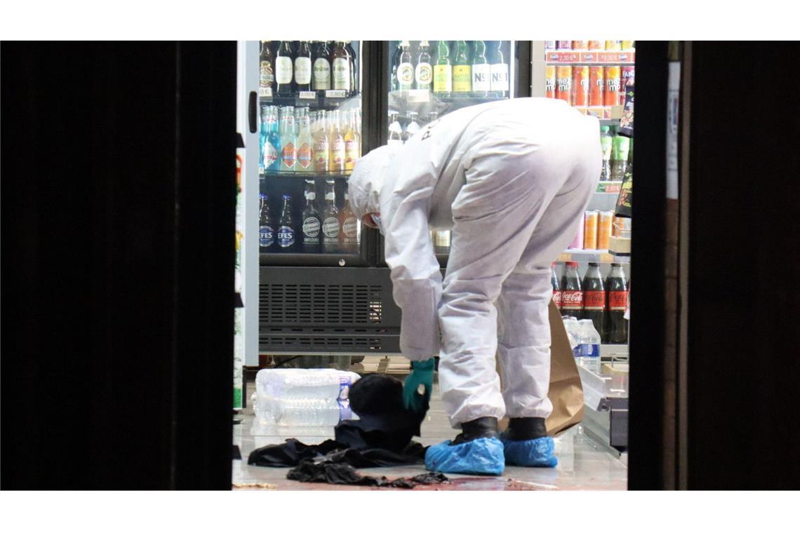 Das Opfer wurde damals lebensgefährlich verletzt und musste notoperiert werden.