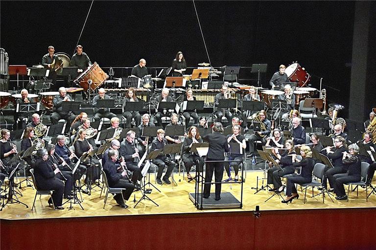 Das Orchester der Bläserphilharmonie Rems-Murr im Bürgerhaus. Archiv: Tobias Sellmaier