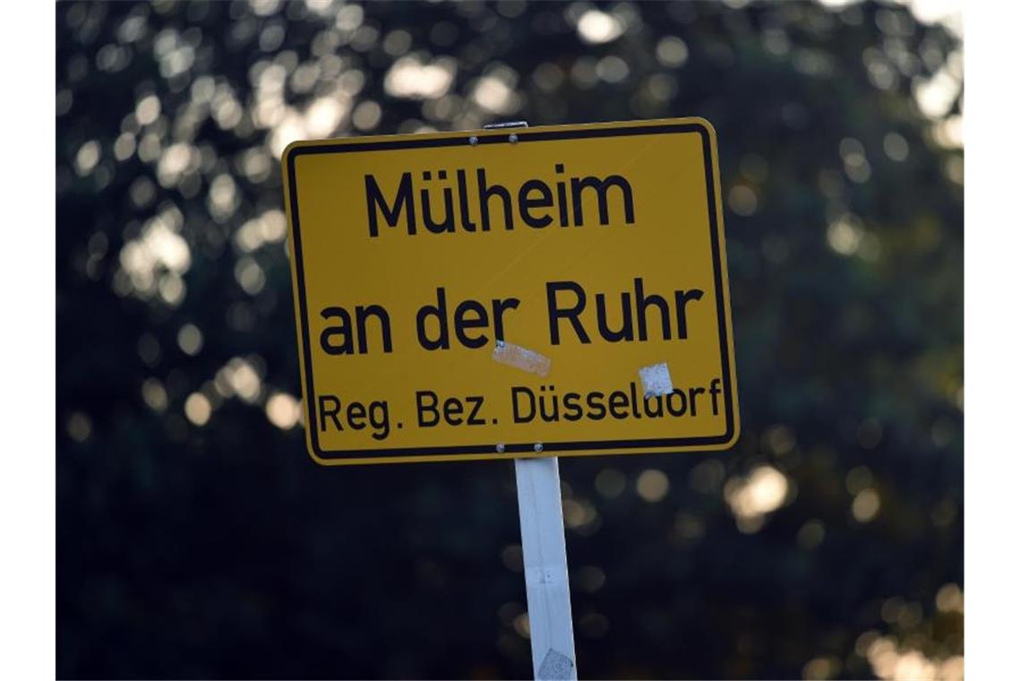 Das Ortsschild von Mülheim an der Ruhr. Foto: Caroline Seidel/Archivbild