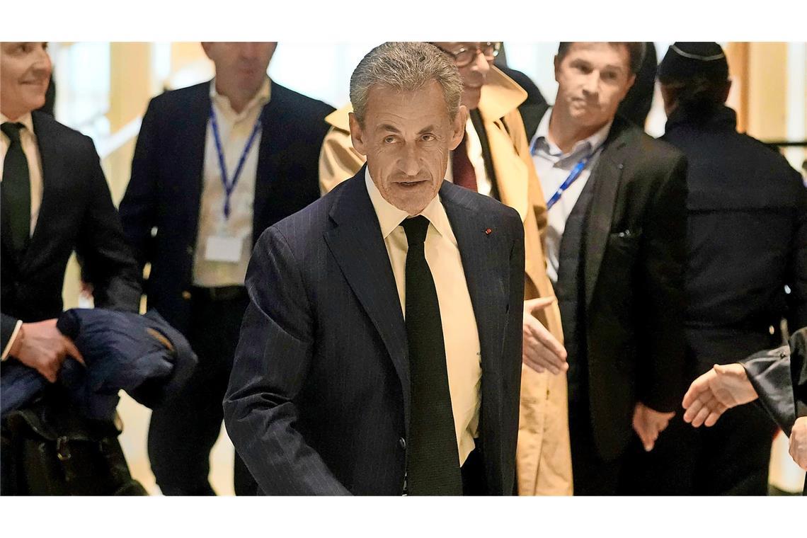 Sarkozy zu fünf Jahren Haft verurteilt (Das Pariser Strafgericht sprach den 70-Jährigen schuldig, Teil einer kriminellen Vereinigung gewesen zu sein. Archivbild)