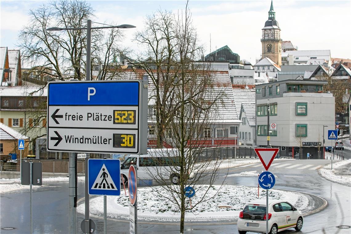 Das Parkleitsystem in Backnang muss noch ein paar Jahre durchhalten, die Anschaffung eines neuen ist dem Gemeinderat zu teuer.Foto: A. Becher