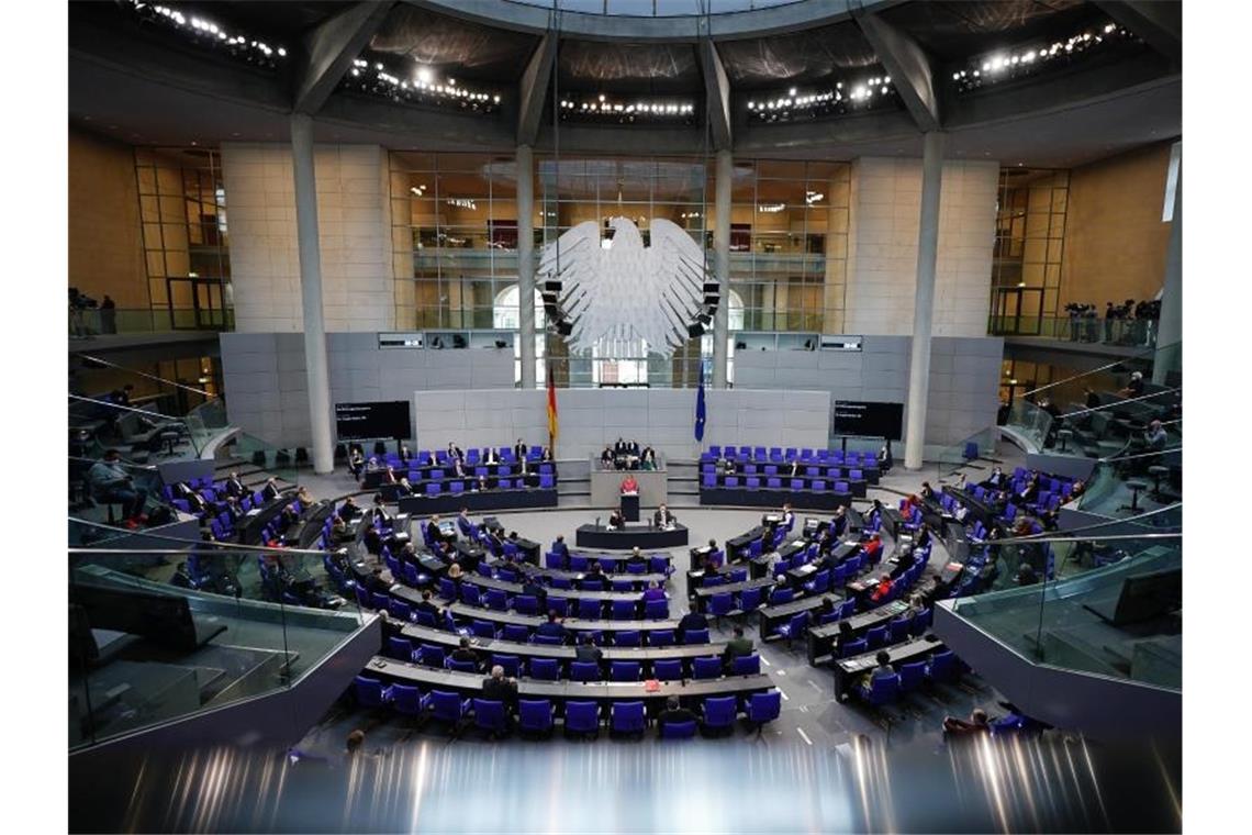 Das Parlament hat hitzig über die in der bundesweiten Corona-Notbremse vorgesehenen Ausgangsbeschränkungen diskutiert. Foto: Michael Kappeler/dpa