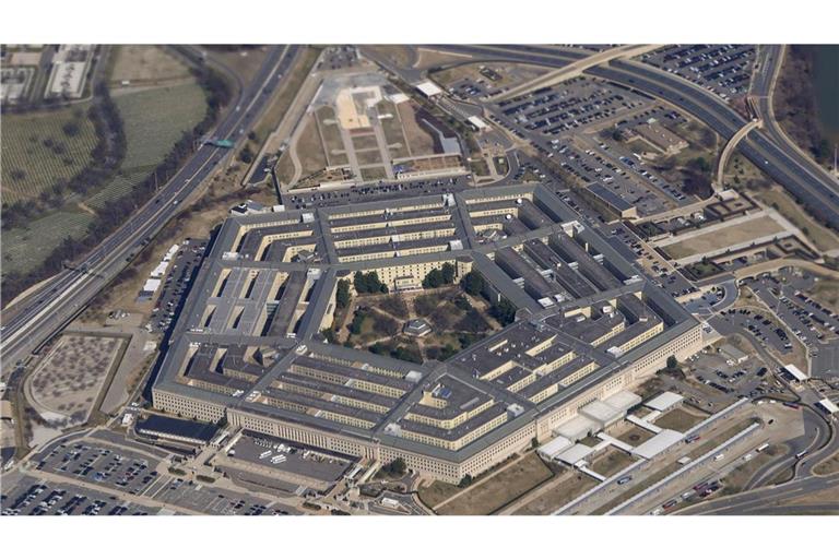 Das Pentagon ist von der Air Force One aus zu sehen, wie sie über Washington fliegt.