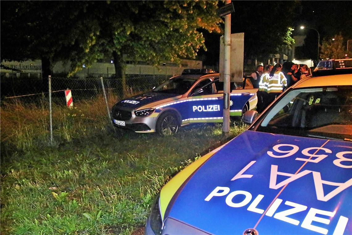 Das Polizeiauto musste nach dem Unfall abgeschleppt werden. Foto: 7aktuell.de/Kevin Lermer