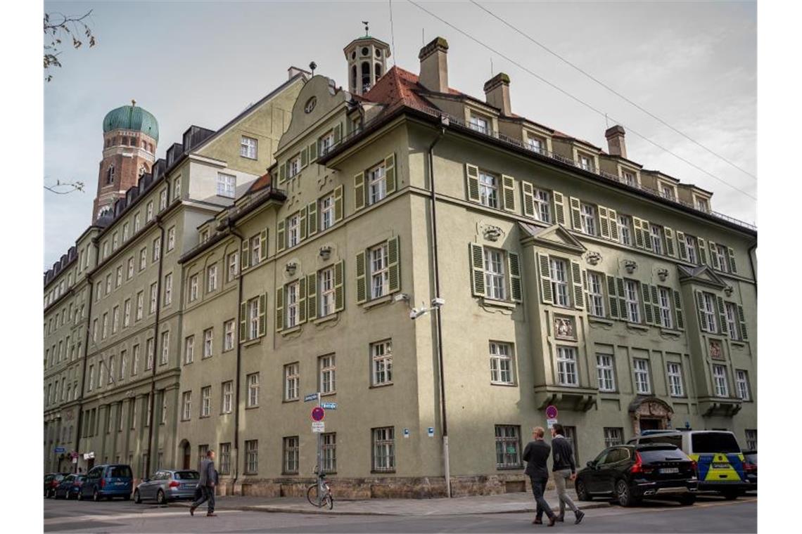 Tränengeständnis im Prozess um koksende Polizisten