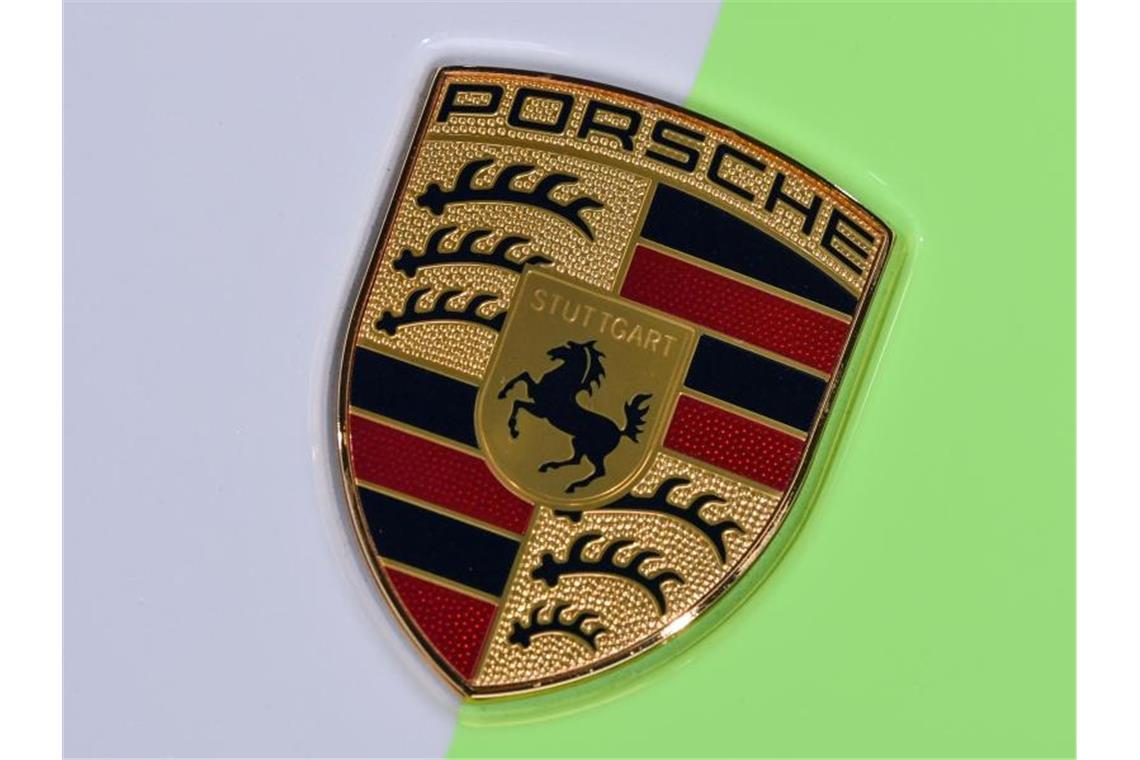 Das Porsche-Logo. Foto: Patrick Pleul/zb/dpa