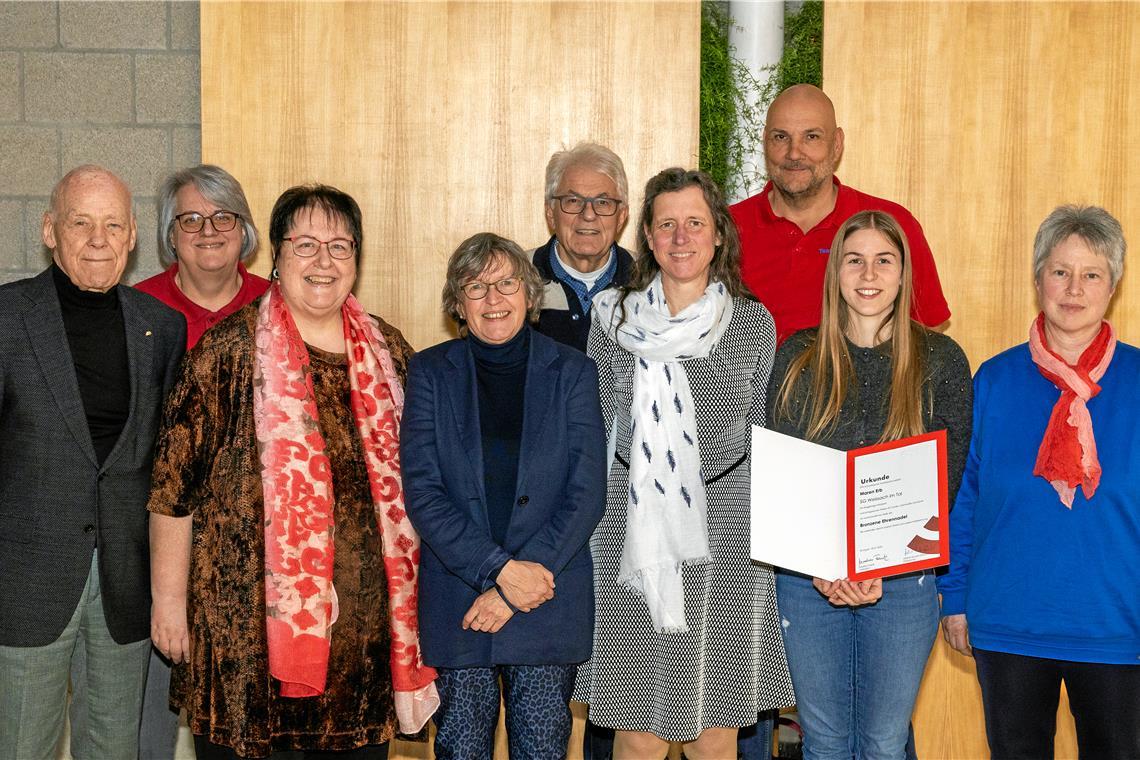 Der Gau ist bei den Rems-Murr-Turnern demnächst Geschichte Das Präsidium der Rems-Murr-Turner und die Geehrte (von links): Reiner Müller, Sybille Lentini, Petra Brecht, Gislind Gruber-Seibold, Diethard Fohr, Sabine Ruopp, Armin Höttges, Maren Erb und Petra Danner. Die neu gewählte Silke Olbrich fehlt auf dem Foto. Foto: Alexander Becher