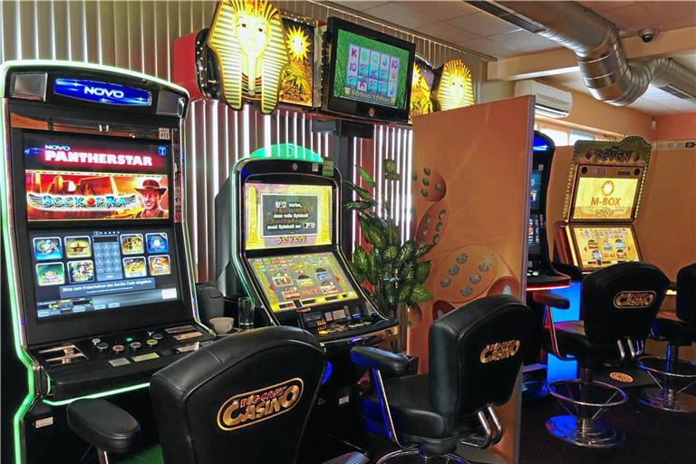 Das Prinzip der Geldspielautomaten ist immer recht ähnlich. In der Fun-City-Spielhalle in Murrhardt stehen acht davon. Archivfoto: Fun-City-Spielhalle