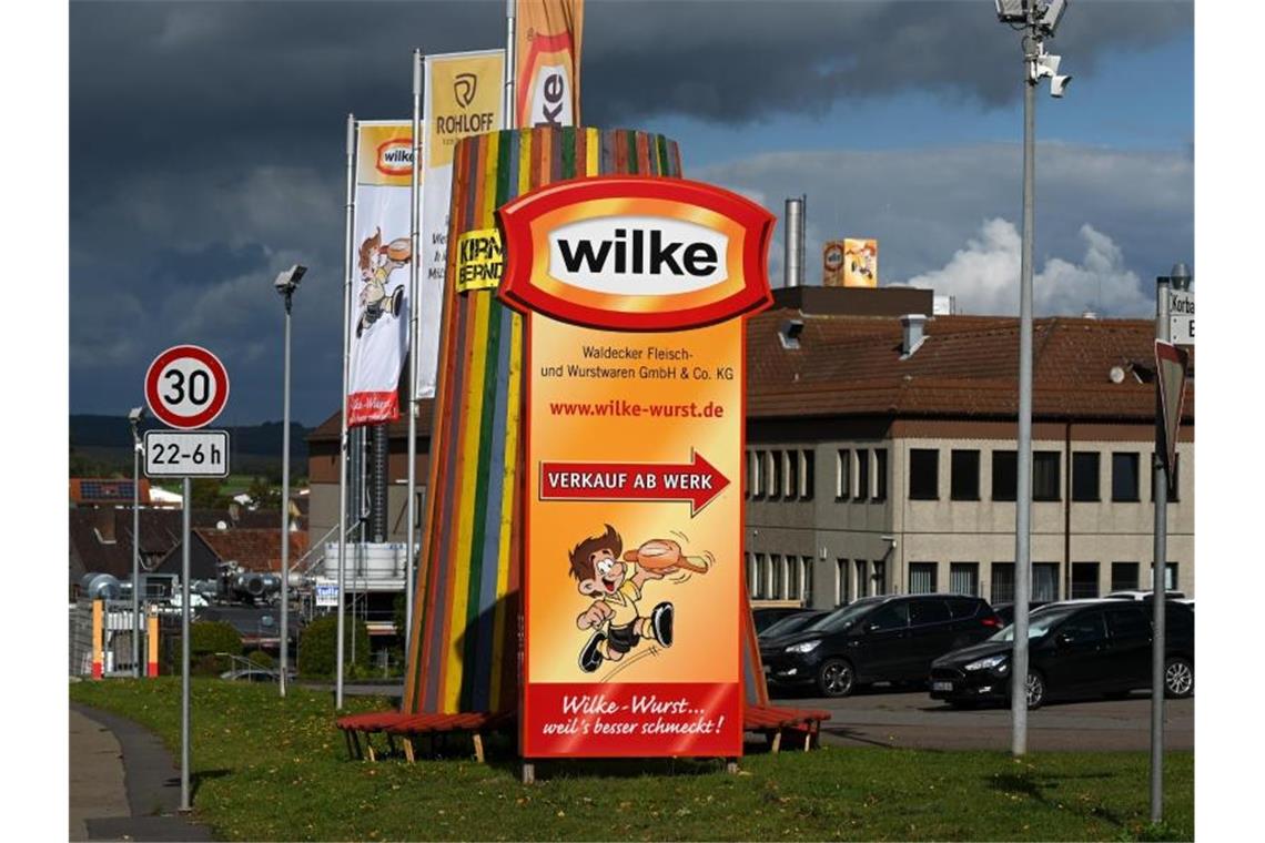 Uniklinik Köln räumt Fehler nach Wurst-Rückruf ein Das Produktionsgebäude des Fleischherstellers Wilke Wurstwaren. Der Hersteller hat inzwischen Insolventz benatragt. Foto: Uwe Zucchi/dpa