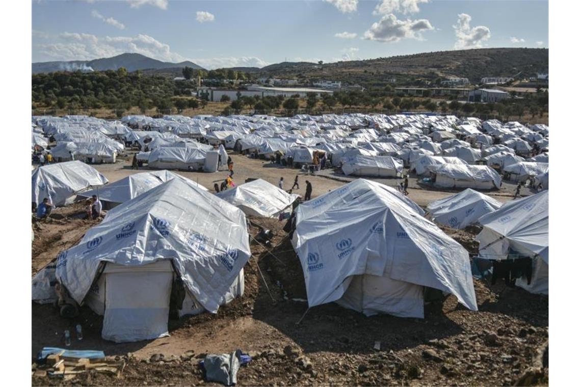 Hoffnungslosigkeit auf Lesbos Das provisorische Zeltlager „Kara Tepe“: Das Lager soll noch schlimmer als das Lager Moria sein, das vor gut 100 Tagen bei einem Großbrand zerstört wurde. Foto: Panagiotis Balaskas/AP/dpa