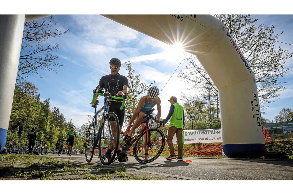 Das Radfahren ist die zweite Disziplin und es sind 20 Kilometer zu meistern.