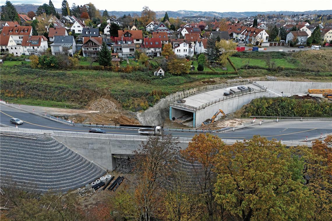 Pr-fung-auf-L-rmschutz-an-der-B-14-Baustelle