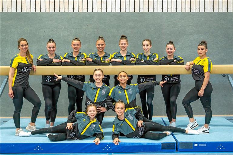 Das Regionalliga-Team der TSG Backnang (hinten von links): Trainerin Melanie Andergassen, Emely Pokorny, Lisa Hunscha, Emma Osswald, Marie Jahnle, Pauline Hack, Felin Weißhaar und Laura Jurca. Knieend von links: Amelie Schilling und Sophie Linsberger. Liegend von links: Lara Gabriel und Anneli Andergassen. Foto: privat