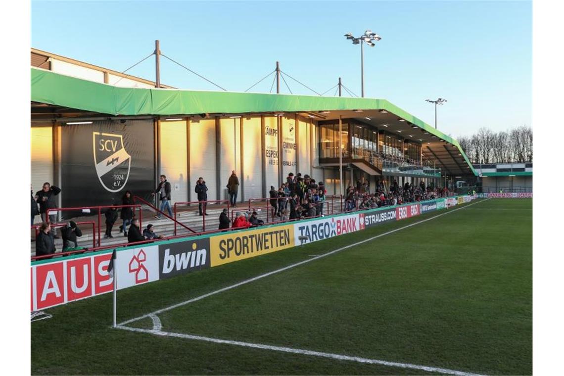 Das Relegations-Rückspiel zur 3. Liga zwischen Verl und Lok Leipzig darf nicht in Verl stattfinden. Foto: Friso Gentsch/dpa