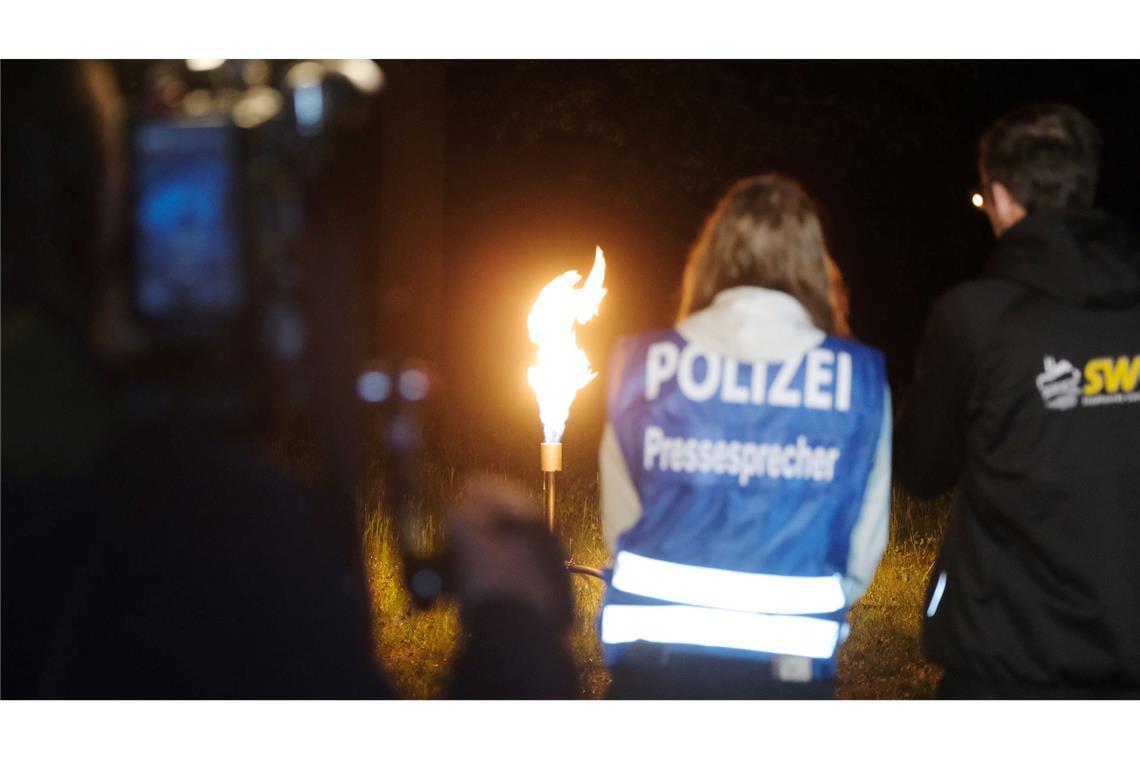 Das restliche Gas aus den Leitungen wurde in der Nacht rund um die Unfallstelle geleert. Es wurde über eine Fackel abgebrannt.